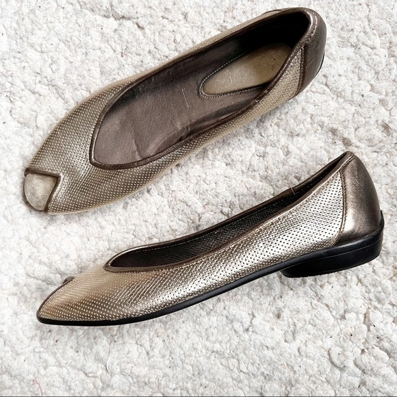 Amalfi: Perforated Metallic Goldish Pewter Slip On Peep Toe Slip On Size 11 - Picture 1 of 8